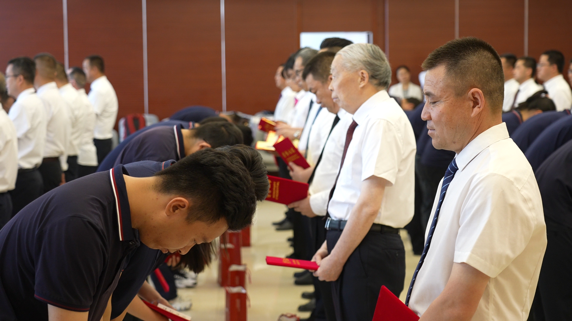 甘肃省建设监理有限责任公司隆重举行 “拜师学艺  岗位成才”师徒结对活动